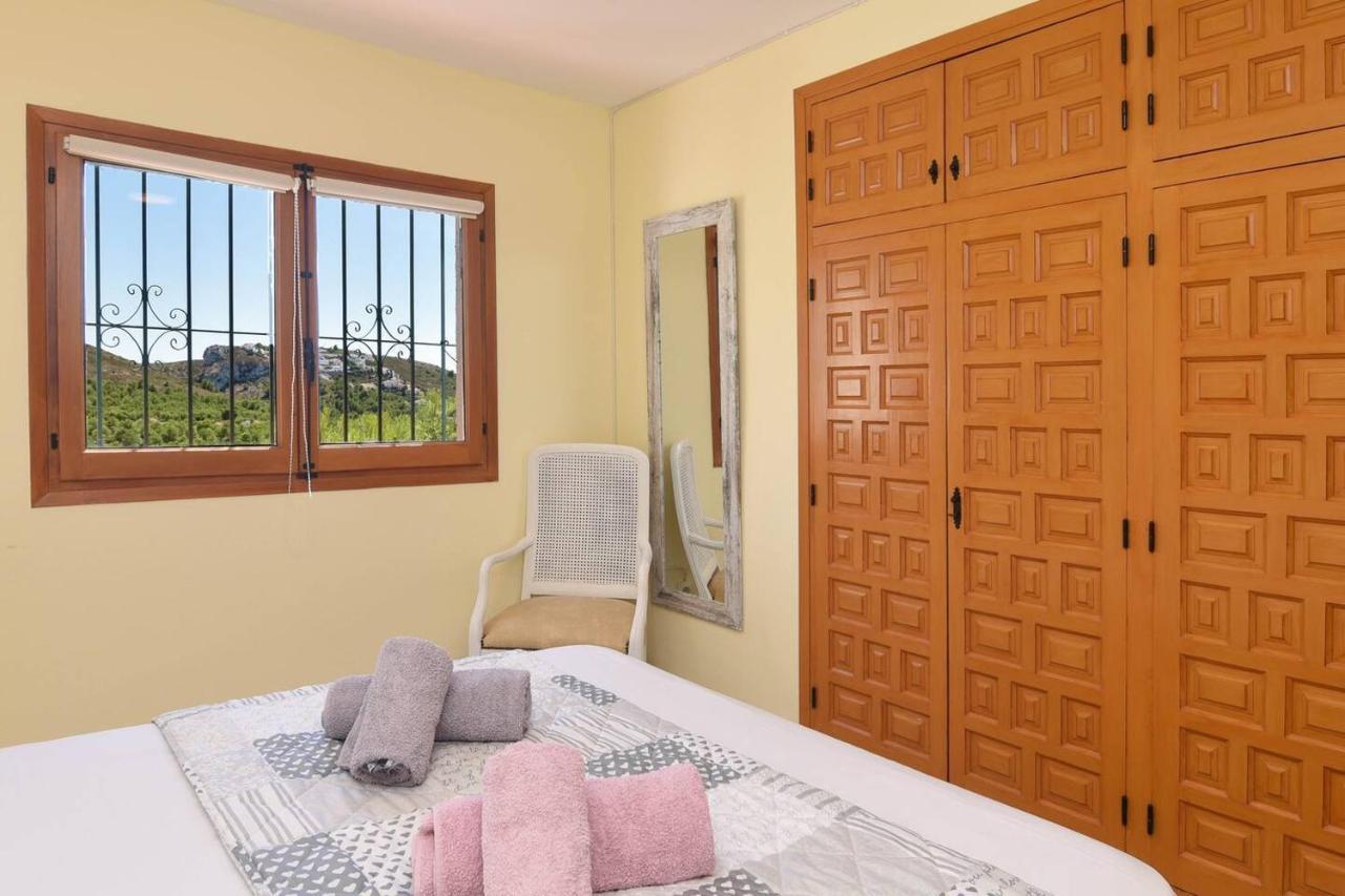 Stunning Mountain View Bungalow In Moraira Теулада Екстериор снимка